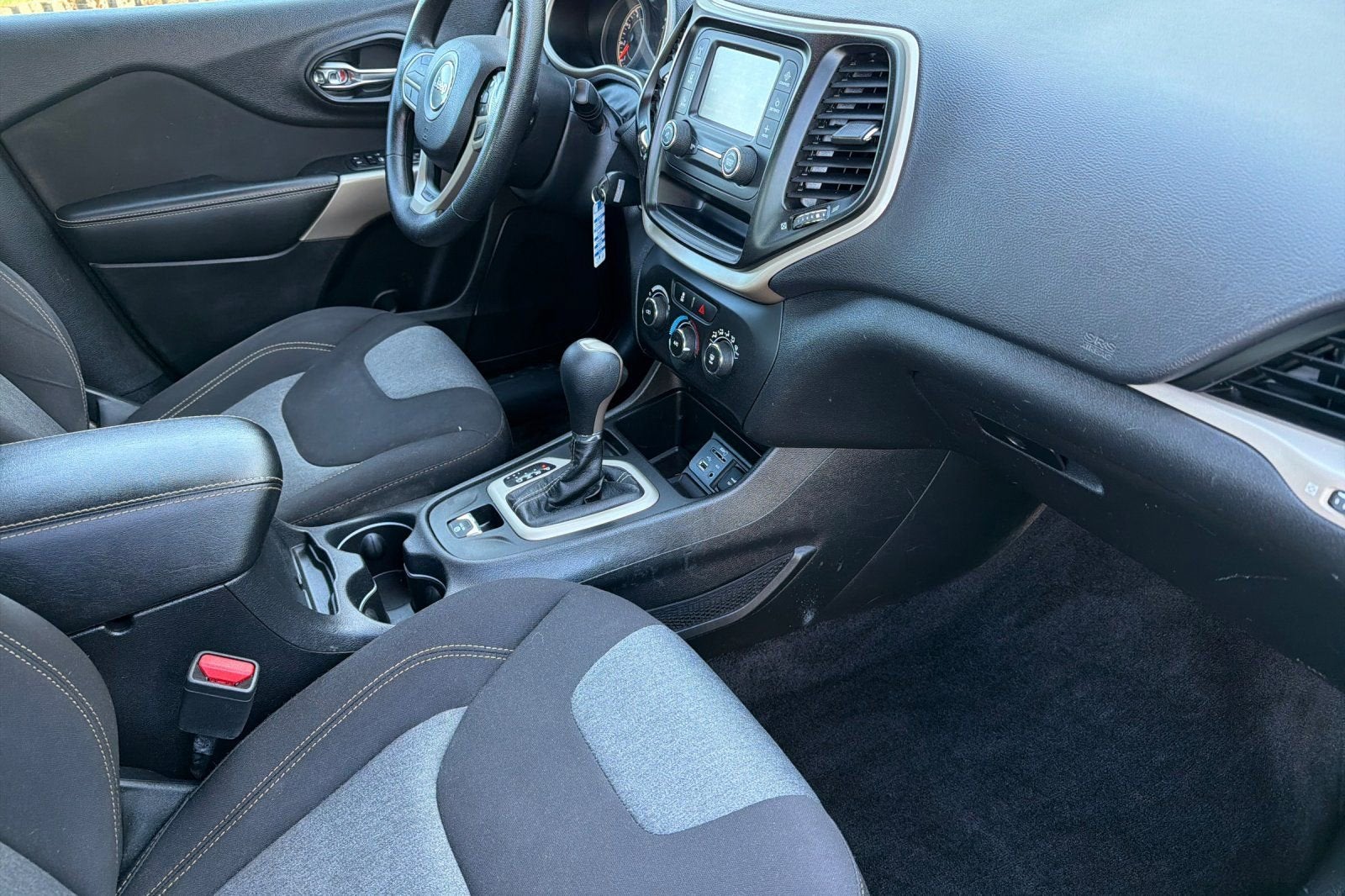 2017 Jeep Cherokee Sport