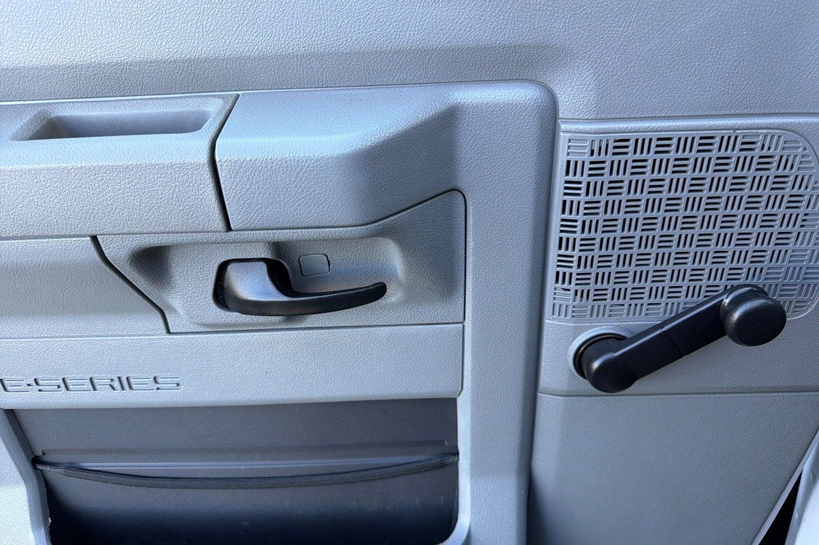 2011 Ford Econoline Commercial Cuta E-350 SUPER DUTY