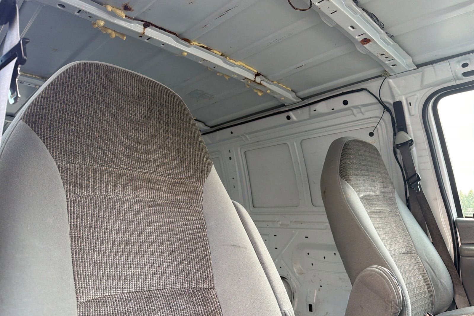 2004 Ford Econoline Cargo Van VAN E-150