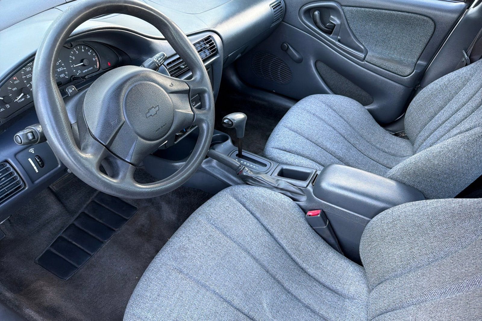2004 Chevrolet Cavalier Base