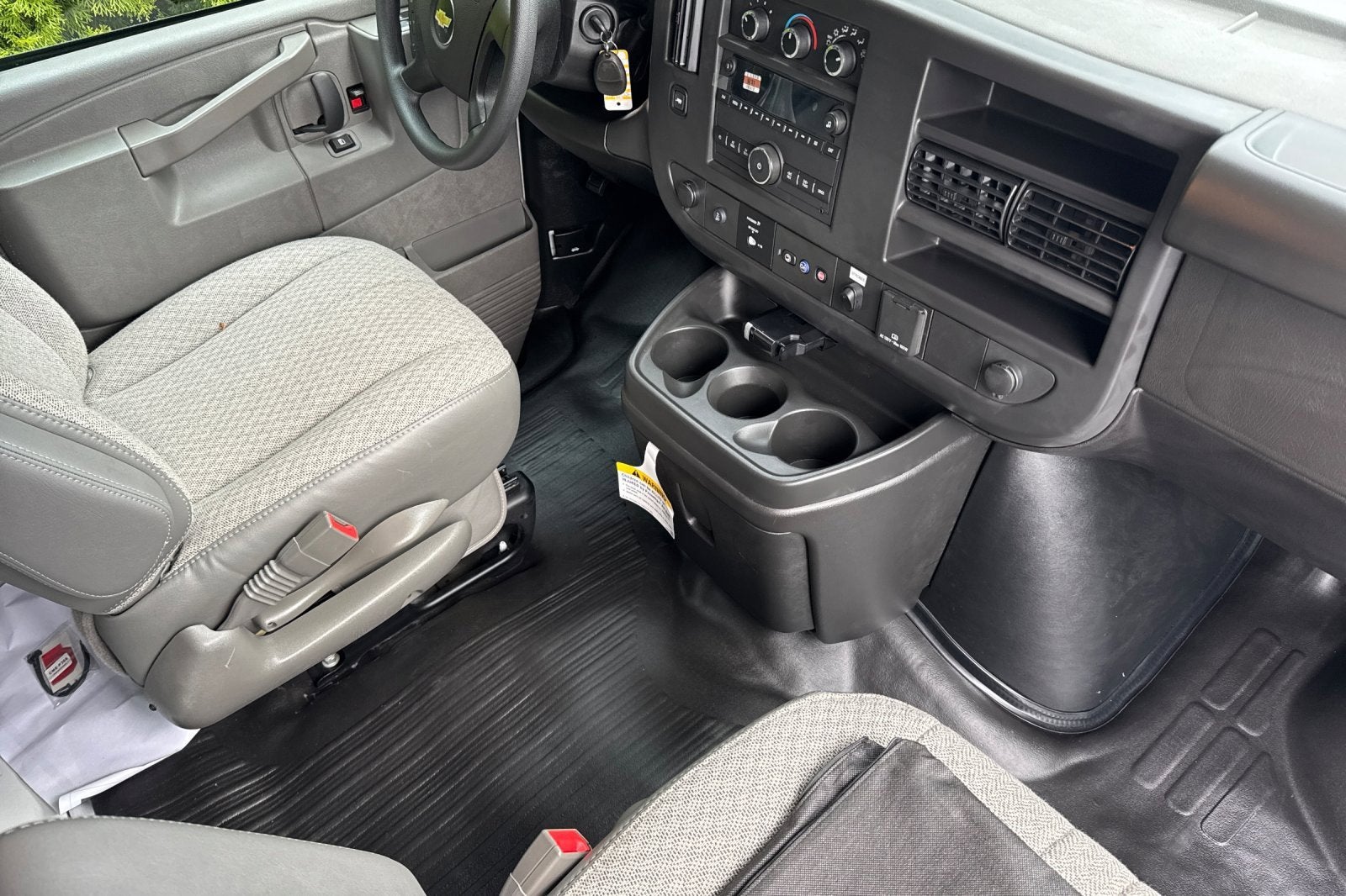 2025 Chevrolet Express Cutaway 3500 1WT