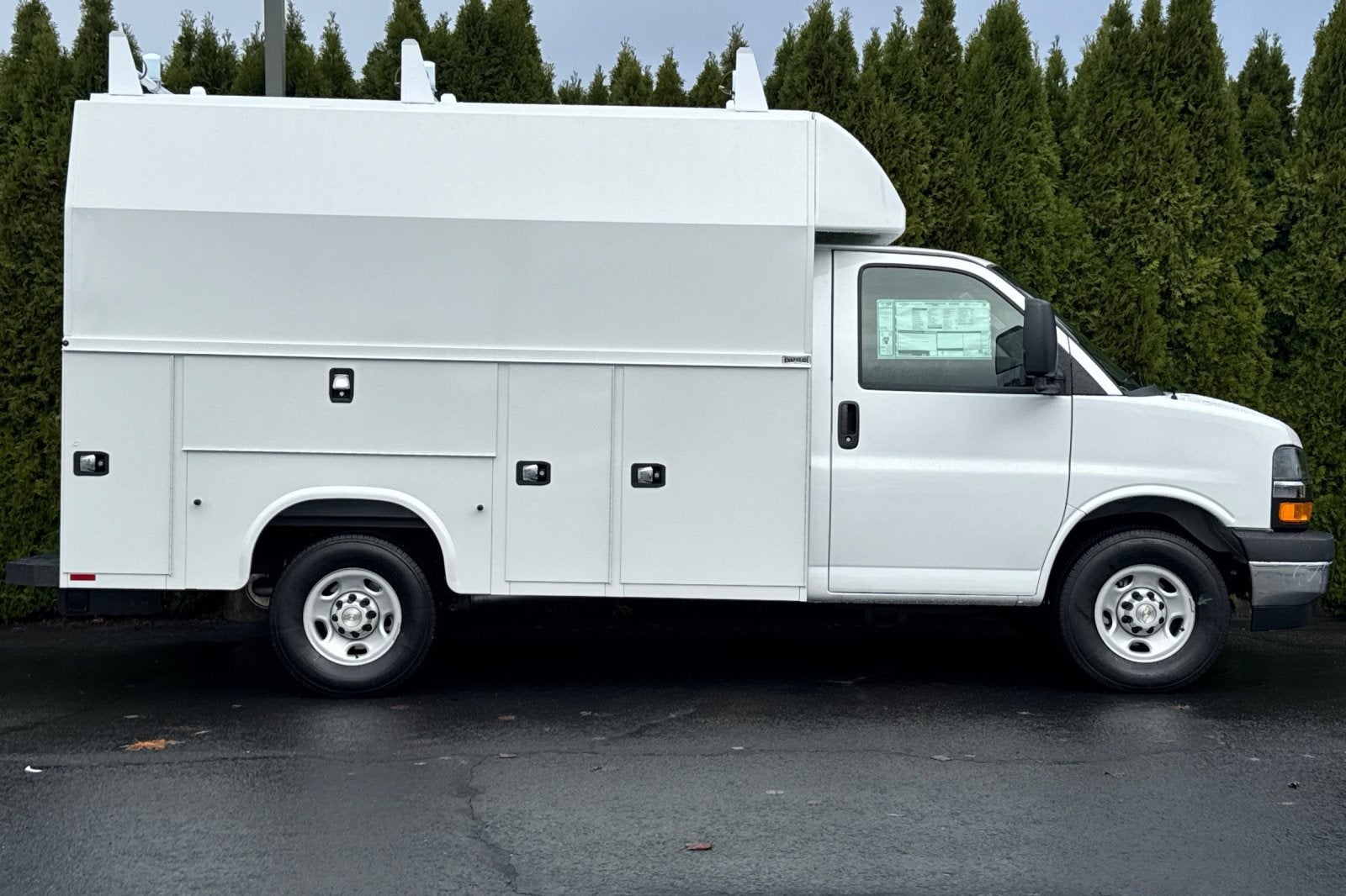 2025 Chevrolet Express Cutaway 3500 1WT
