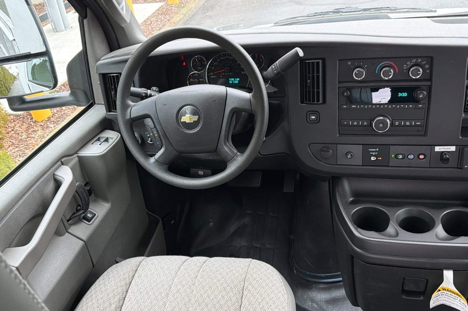 2025 Chevrolet Express Cutaway 3500 1WT