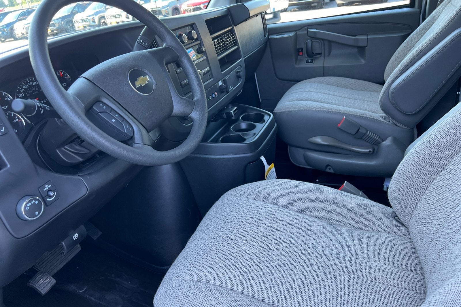 2025 Chevrolet Express Cutaway 3500 1WT