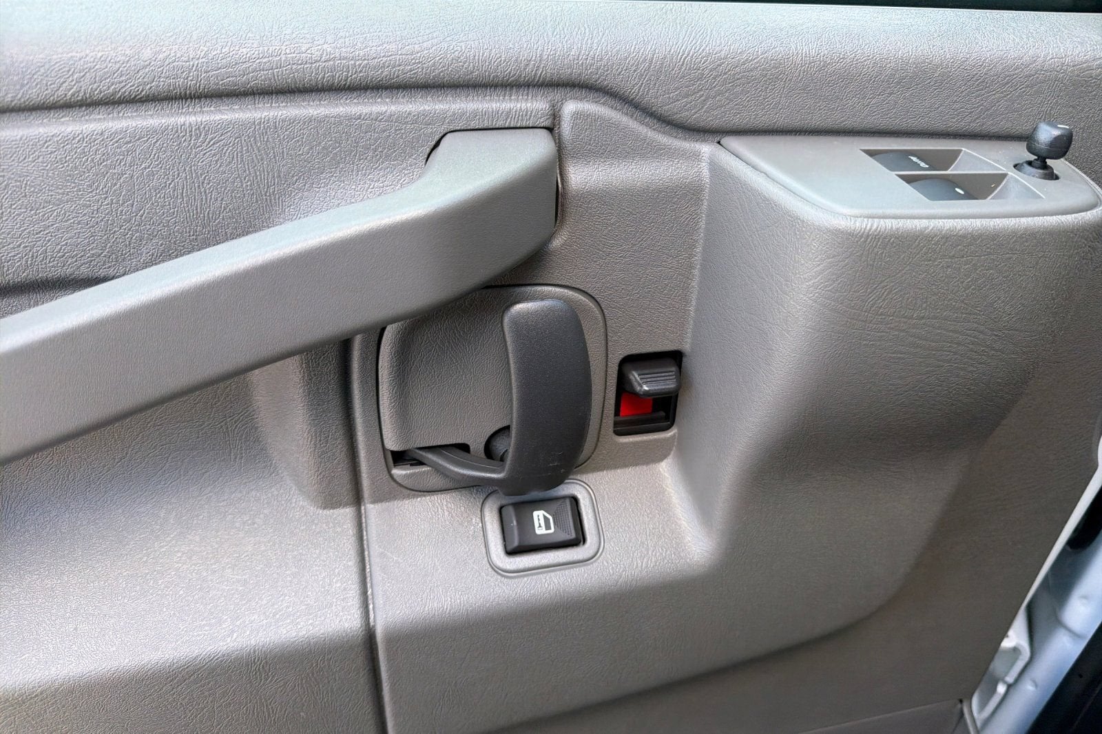 2026 Chevrolet Express Cargo 1WT