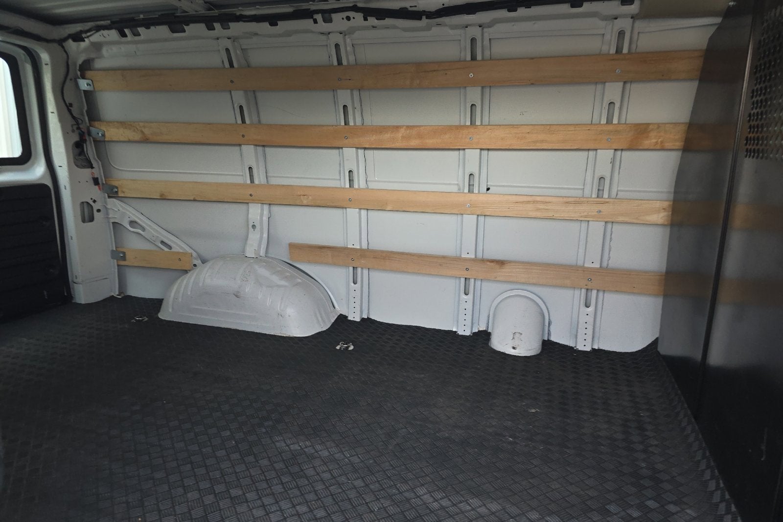 2024 Chevrolet Express Cargo 2500 WT