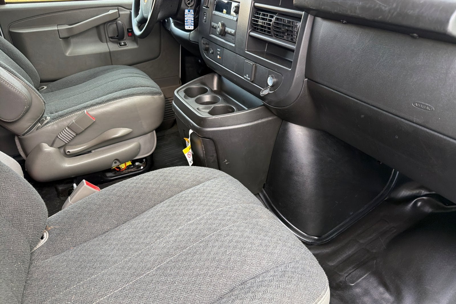 2025 Chevrolet Express Cargo WT