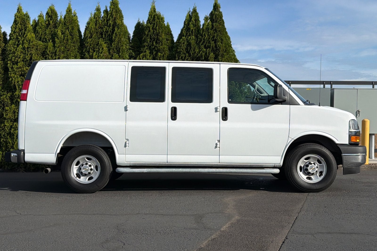 2025 Chevrolet Express Cargo WT