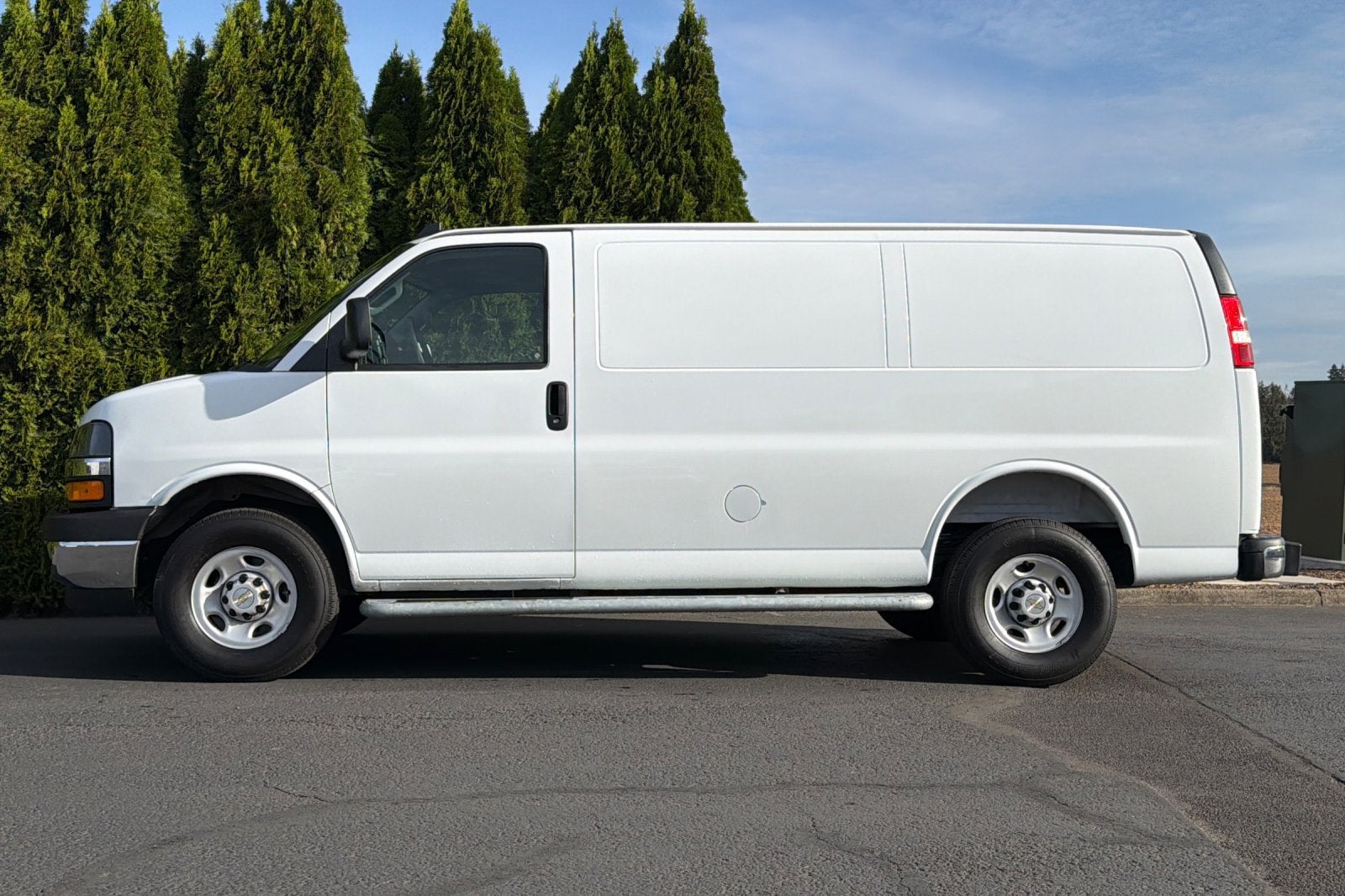 2025 Chevrolet Express Cargo WT
