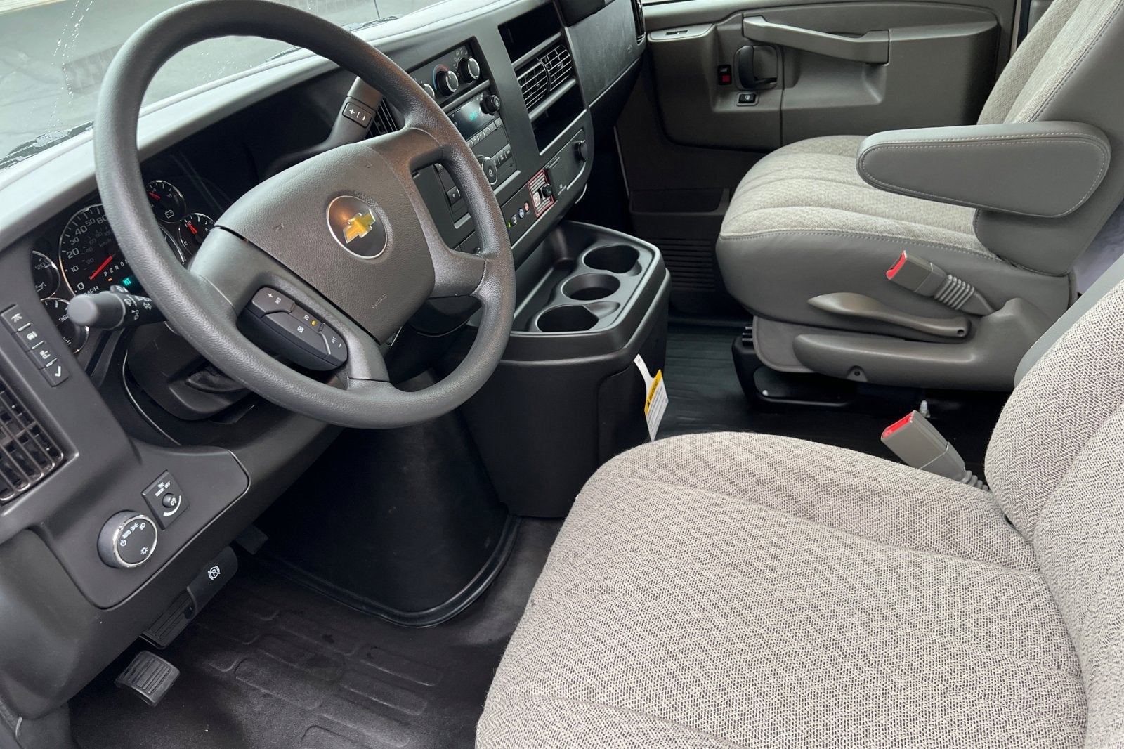 2025 Chevrolet Express Cargo 2500 WT