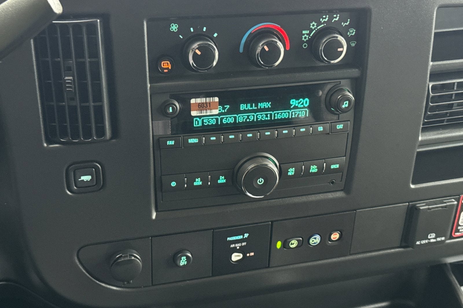 2025 Chevrolet Express Cargo 3500 WT