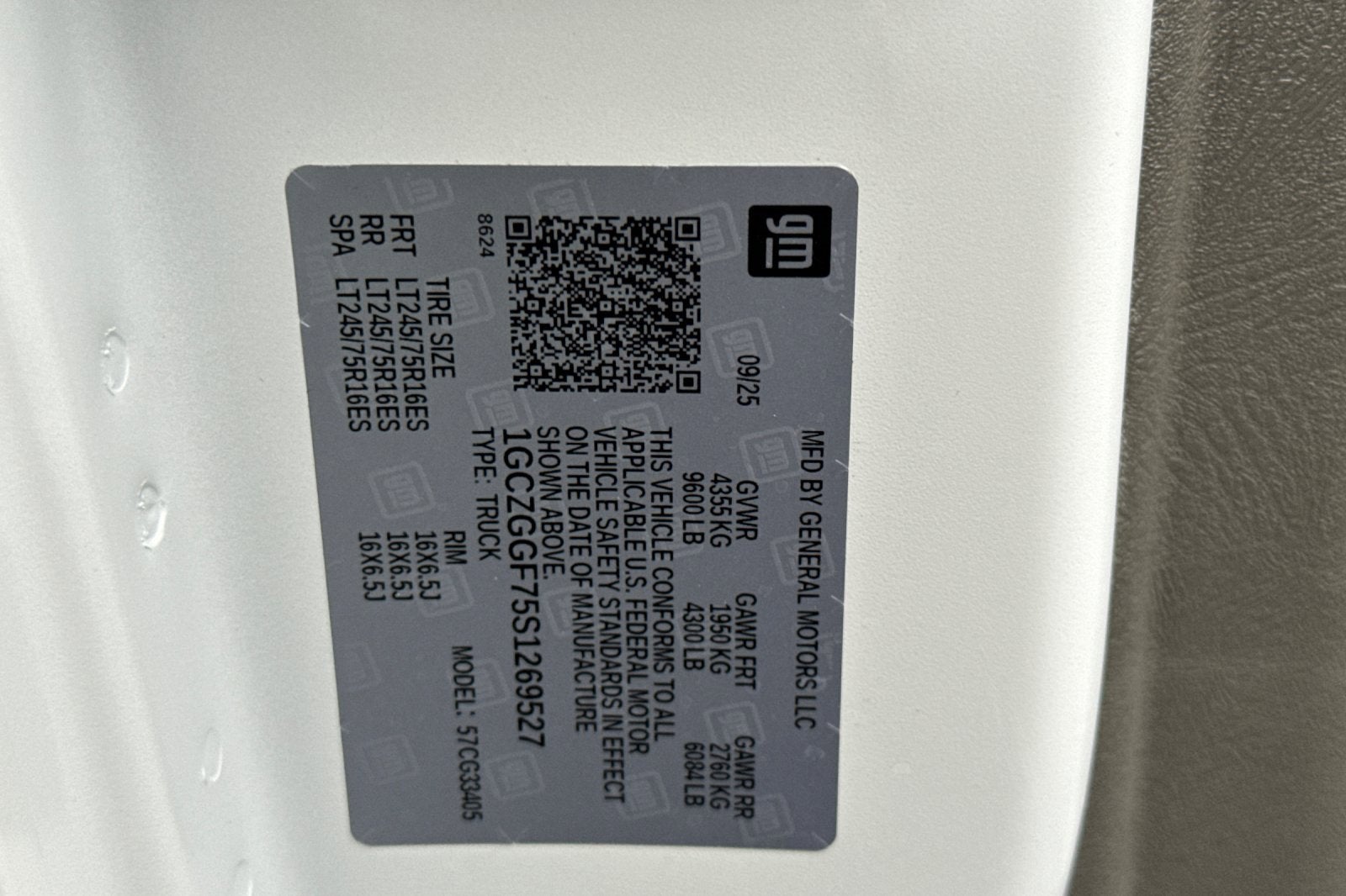 2025 Chevrolet Express Cargo 3500 WT