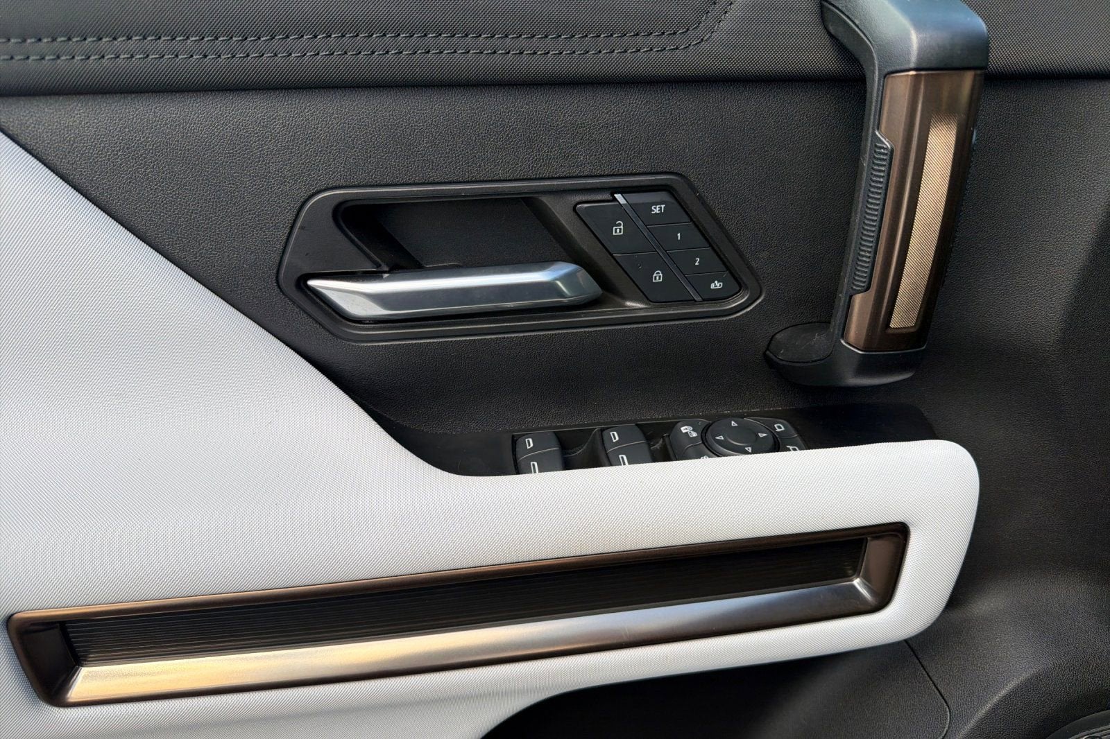 2024 GMC HUMMER EV SUV 2X