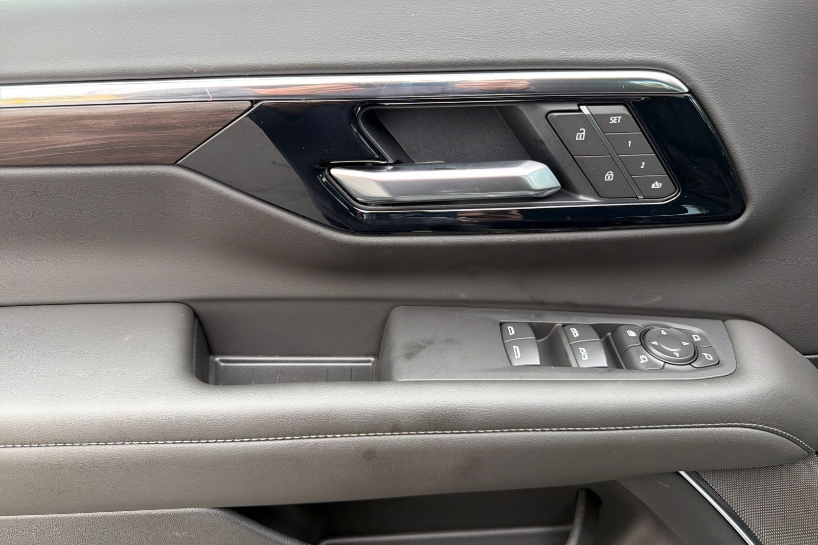 2027 Chevrolet Suburban LT