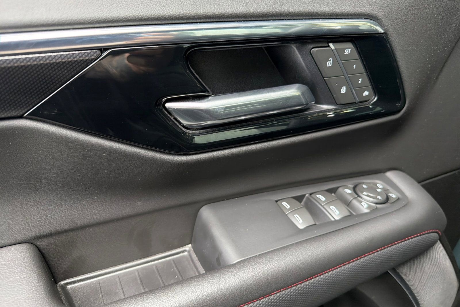2025 Chevrolet Suburban RST