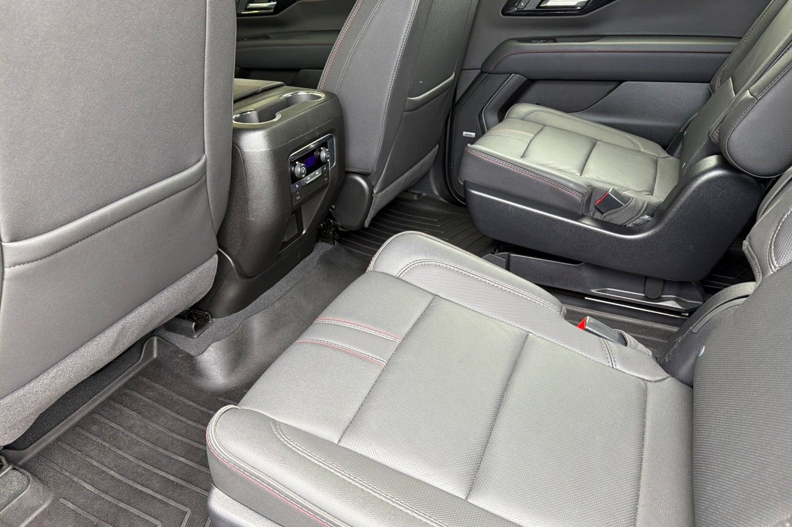 2025 Chevrolet Suburban RST