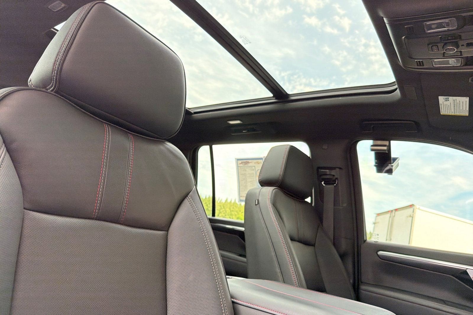 2025 Chevrolet Suburban RST