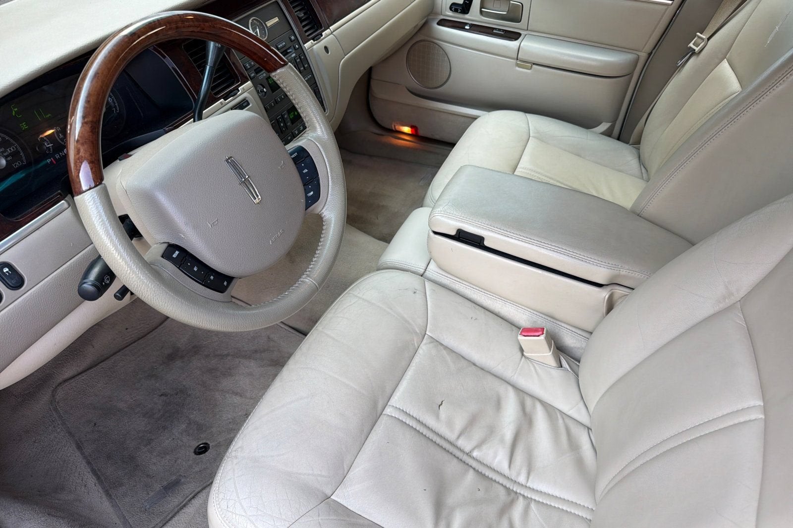 2006 Lincoln Town Car Signature Limited