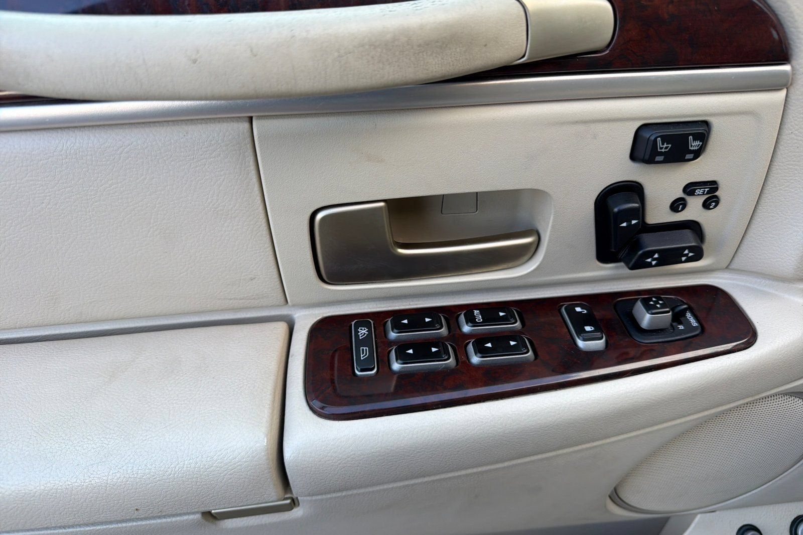 2006 Lincoln Town Car Signature Limited