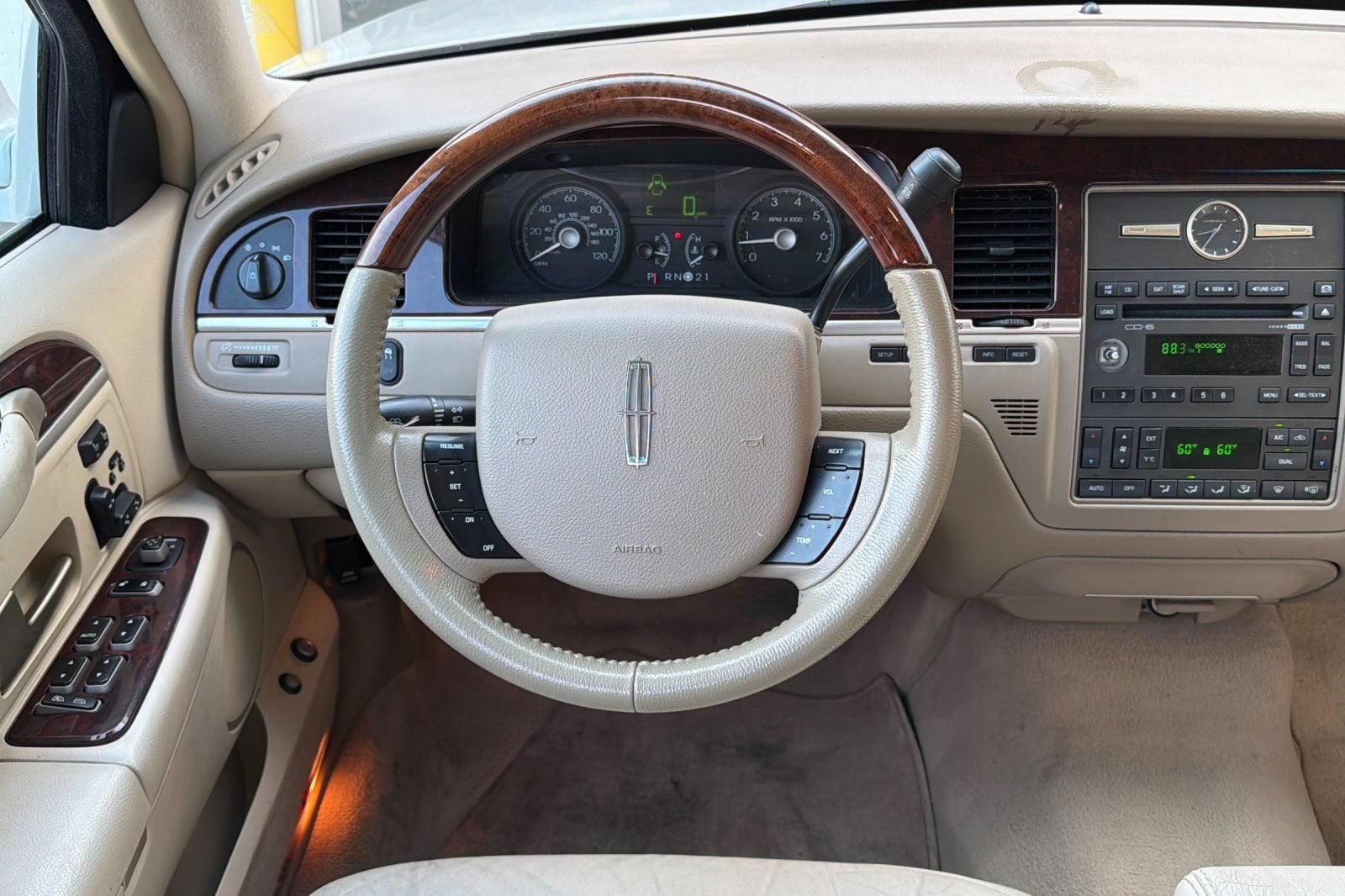 2006 Lincoln Town Car Signature Limited