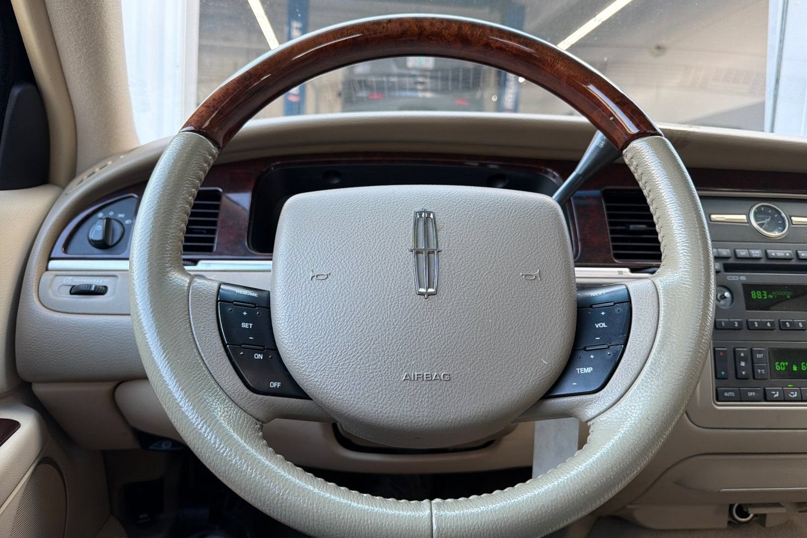 2006 Lincoln Town Car Signature Limited