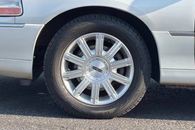 2006 Lincoln Town Car Signature Limited