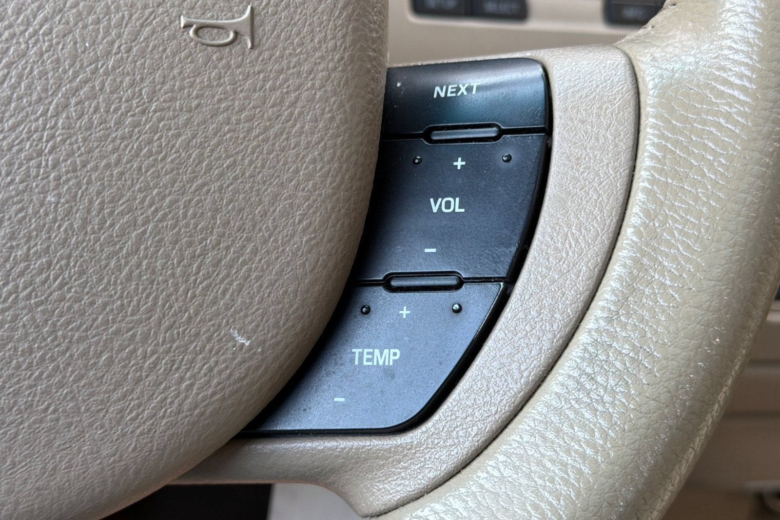 2006 Lincoln Town Car Signature Limited