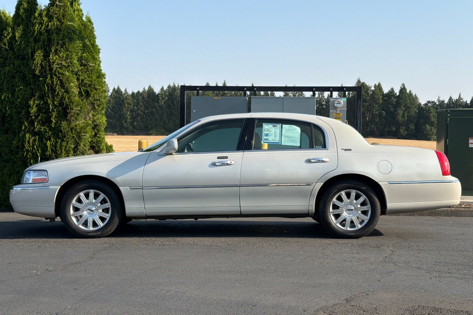 2006 Lincoln Town Car Signature Limited