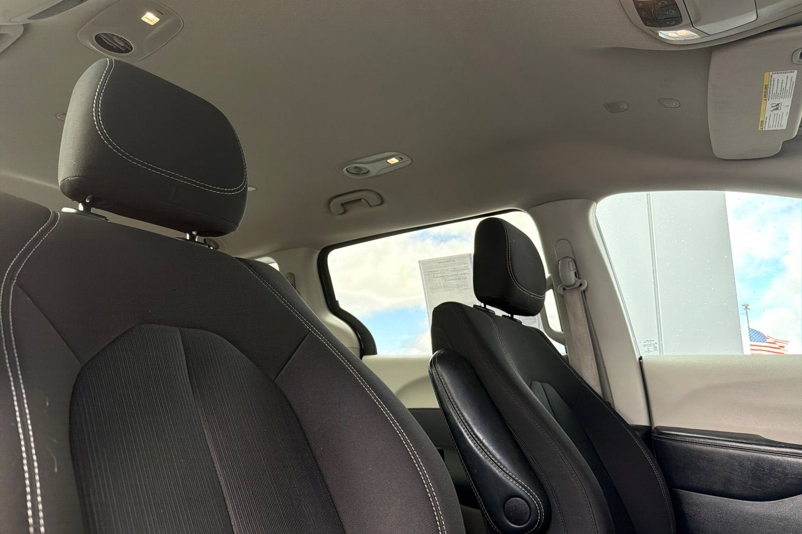2022 Chrysler Voyager LX