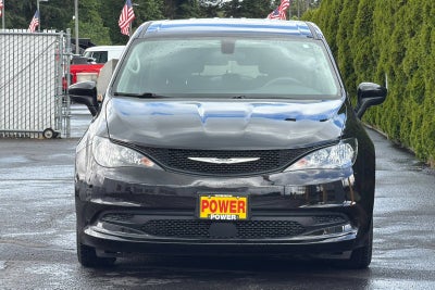 2022 Chrysler Voyager LX