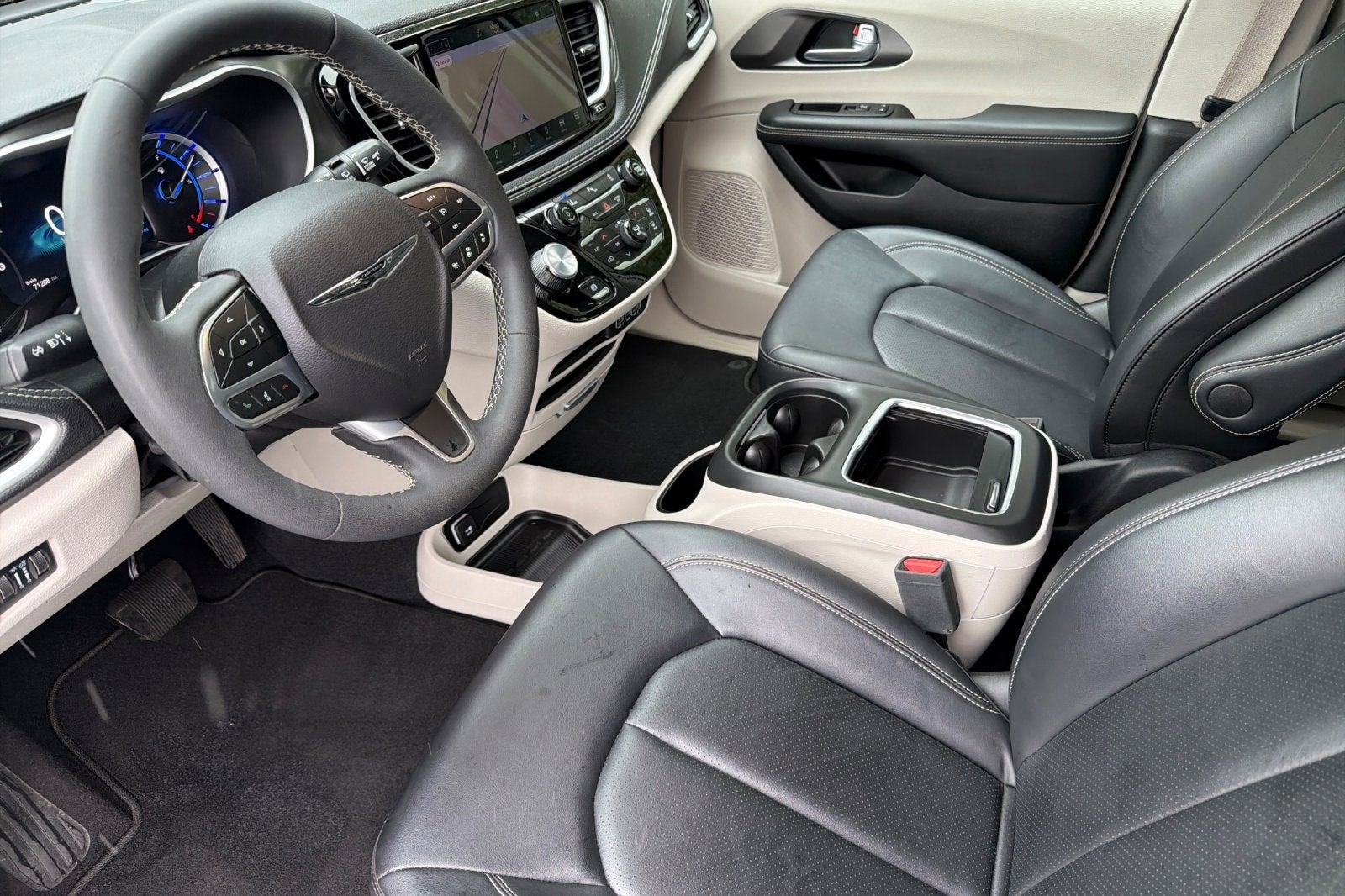 2024 Chrysler Pacifica Hybrid Select