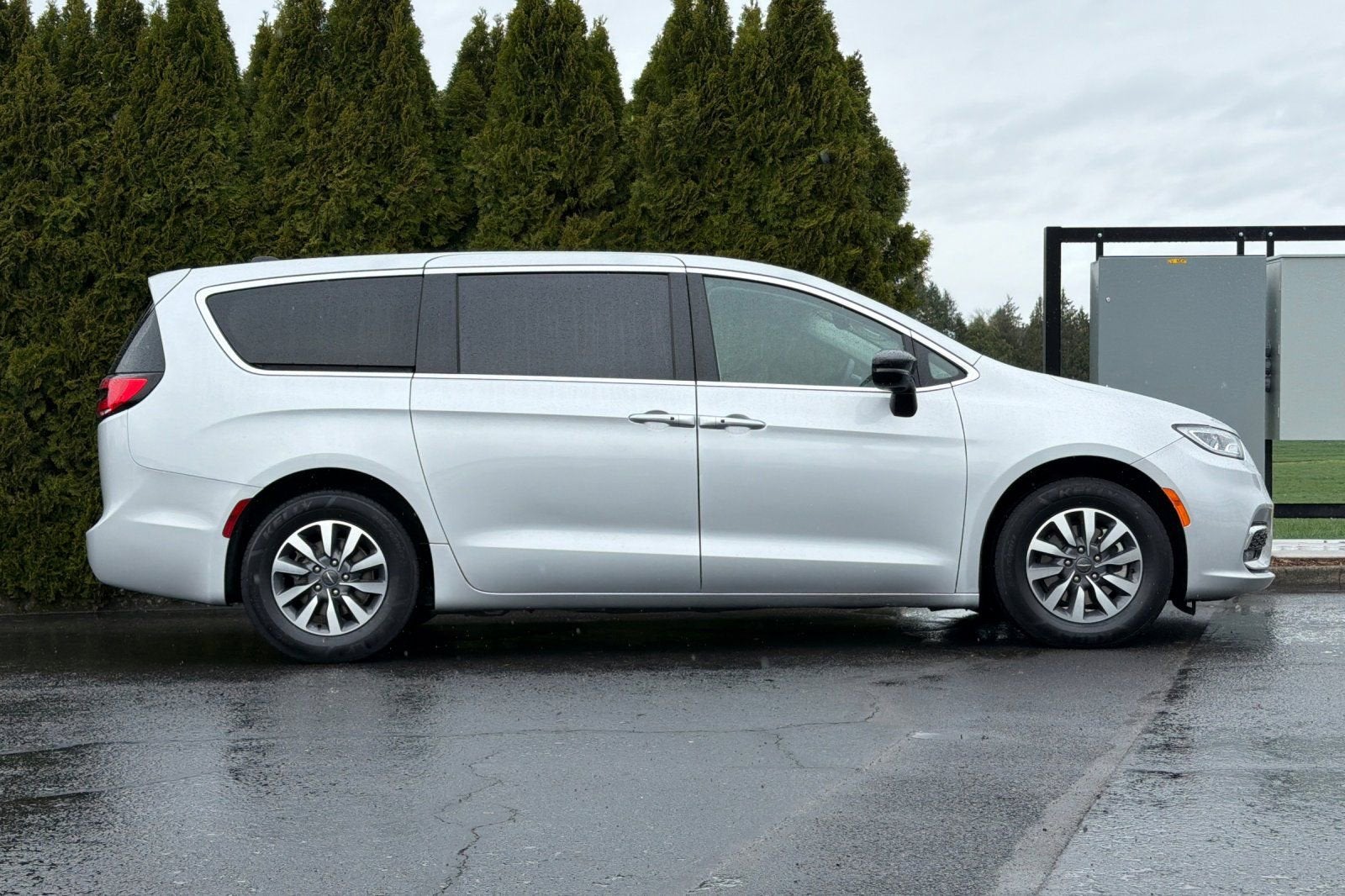 2024 Chrysler Pacifica Hybrid Select