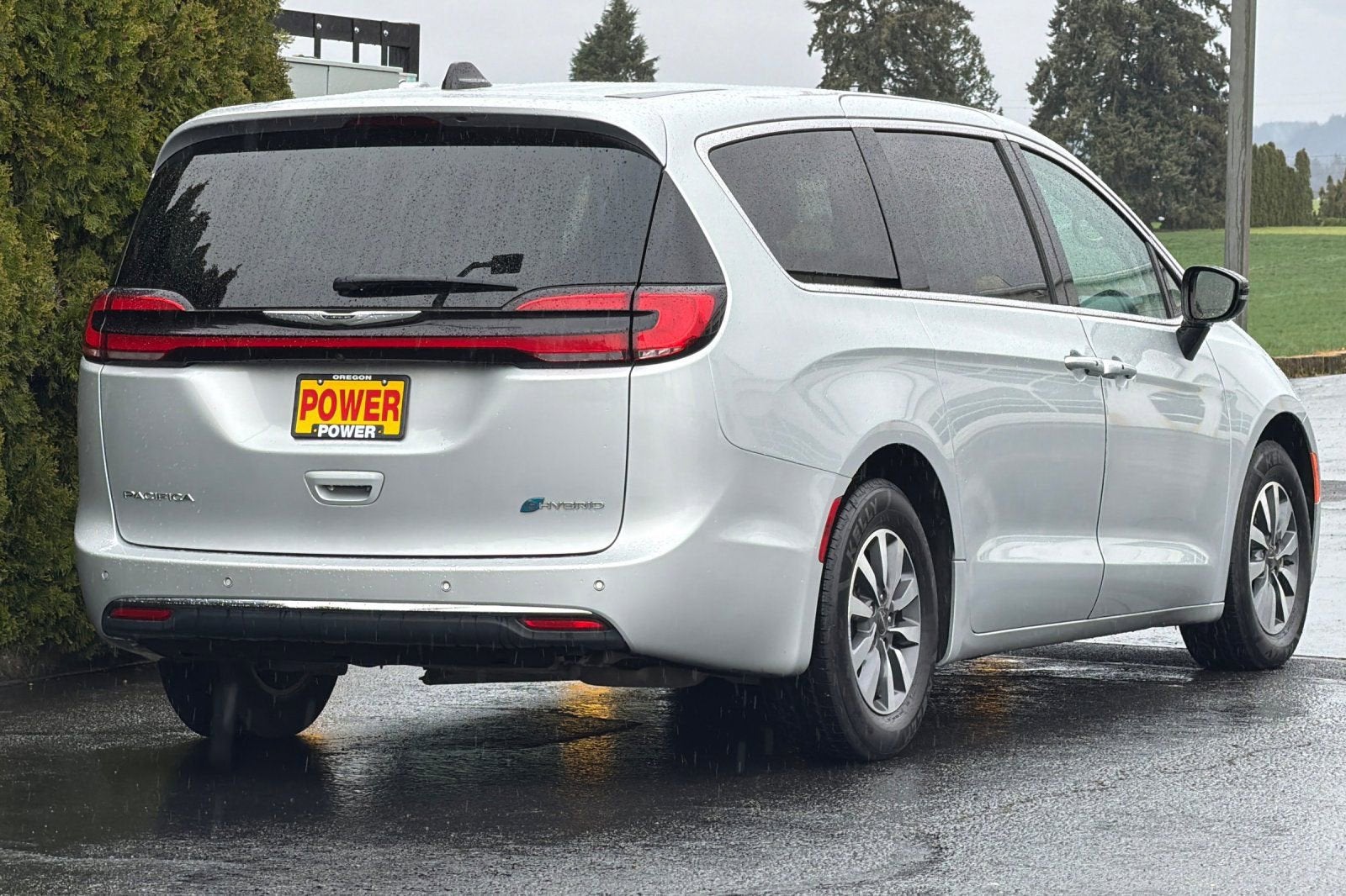 2024 Chrysler Pacifica Hybrid Select