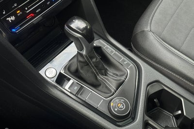 2025 Volkswagen Taos SE Black