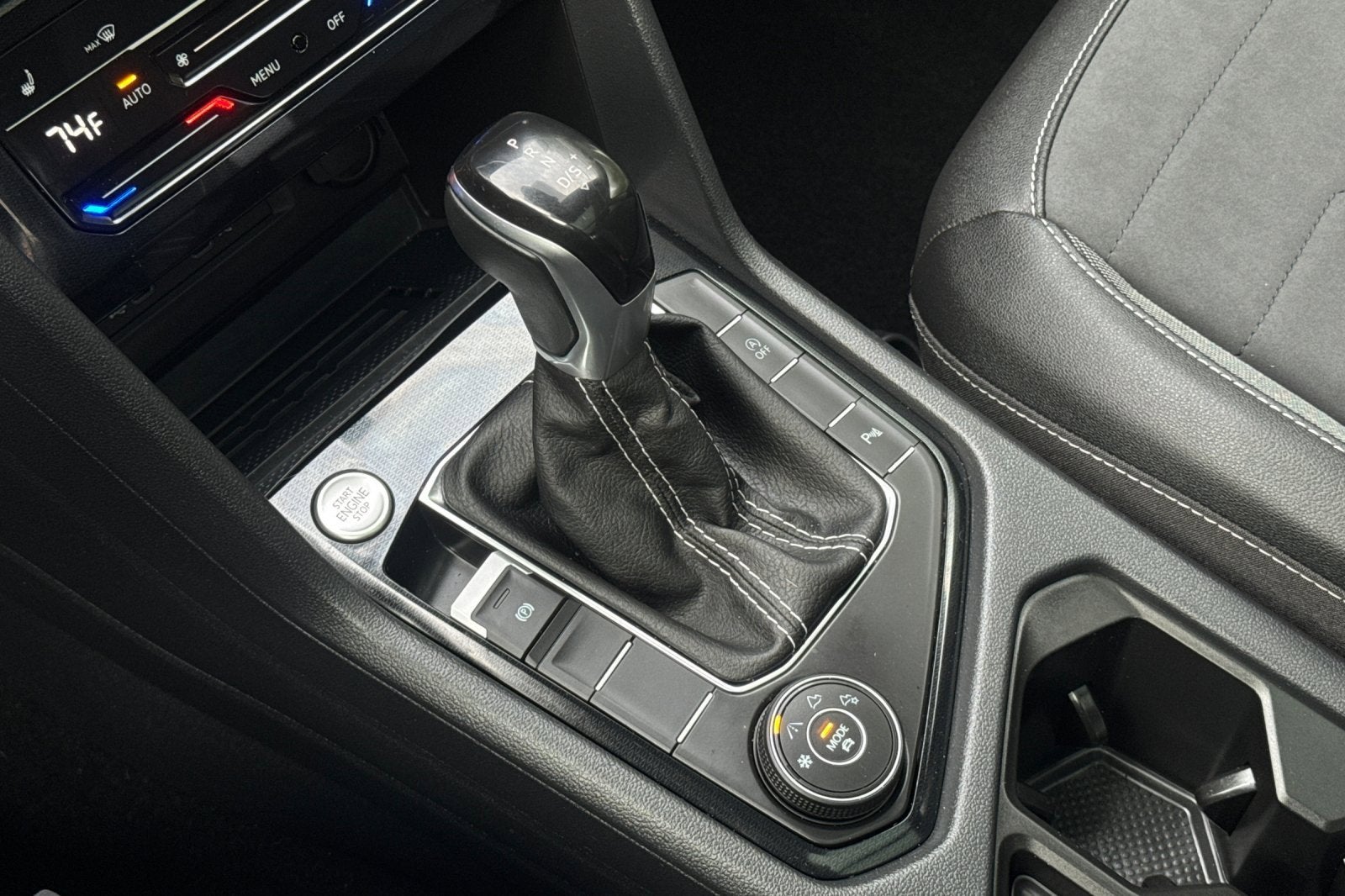 2025 Volkswagen Taos SE Black