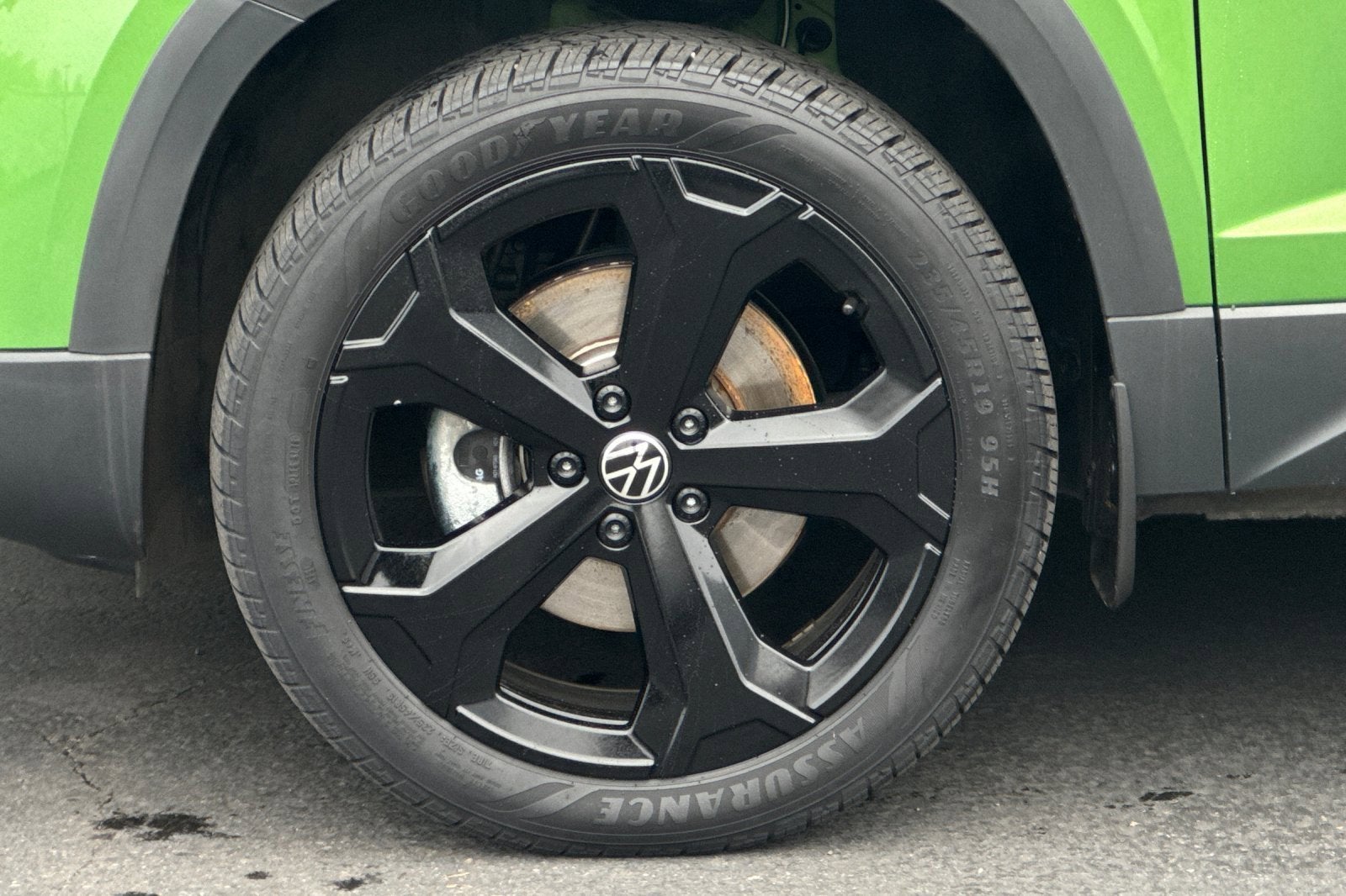 2025 Volkswagen Taos SE Black