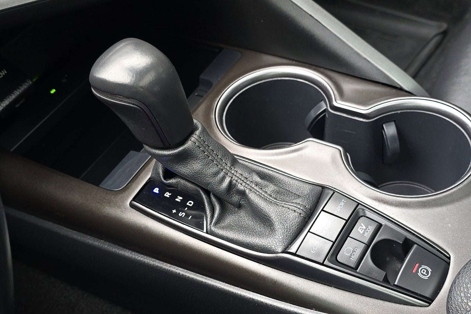 2022 Toyota Camry Hybrid XSE