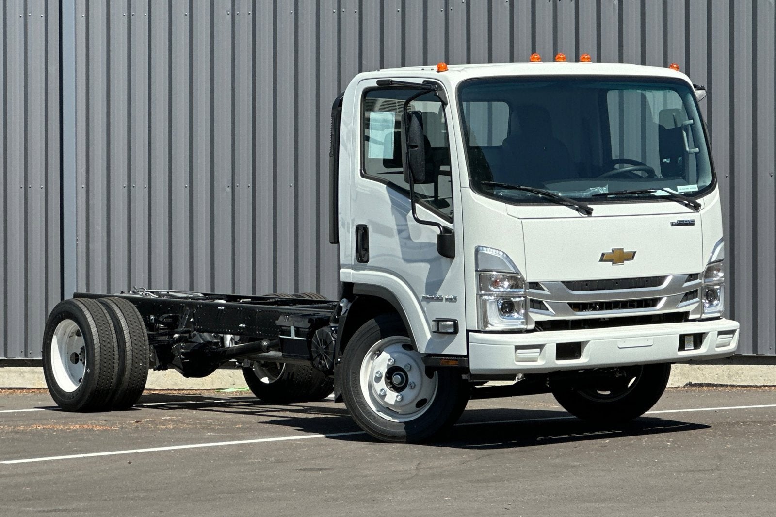 2025 Chevrolet Low Cab Forward 4500 Base