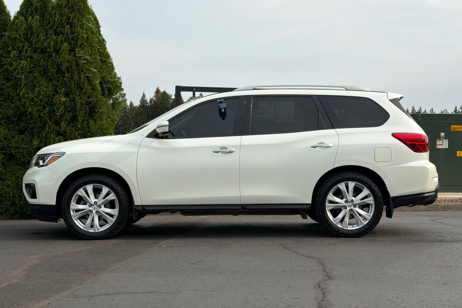 2019 Nissan Pathfinder SL