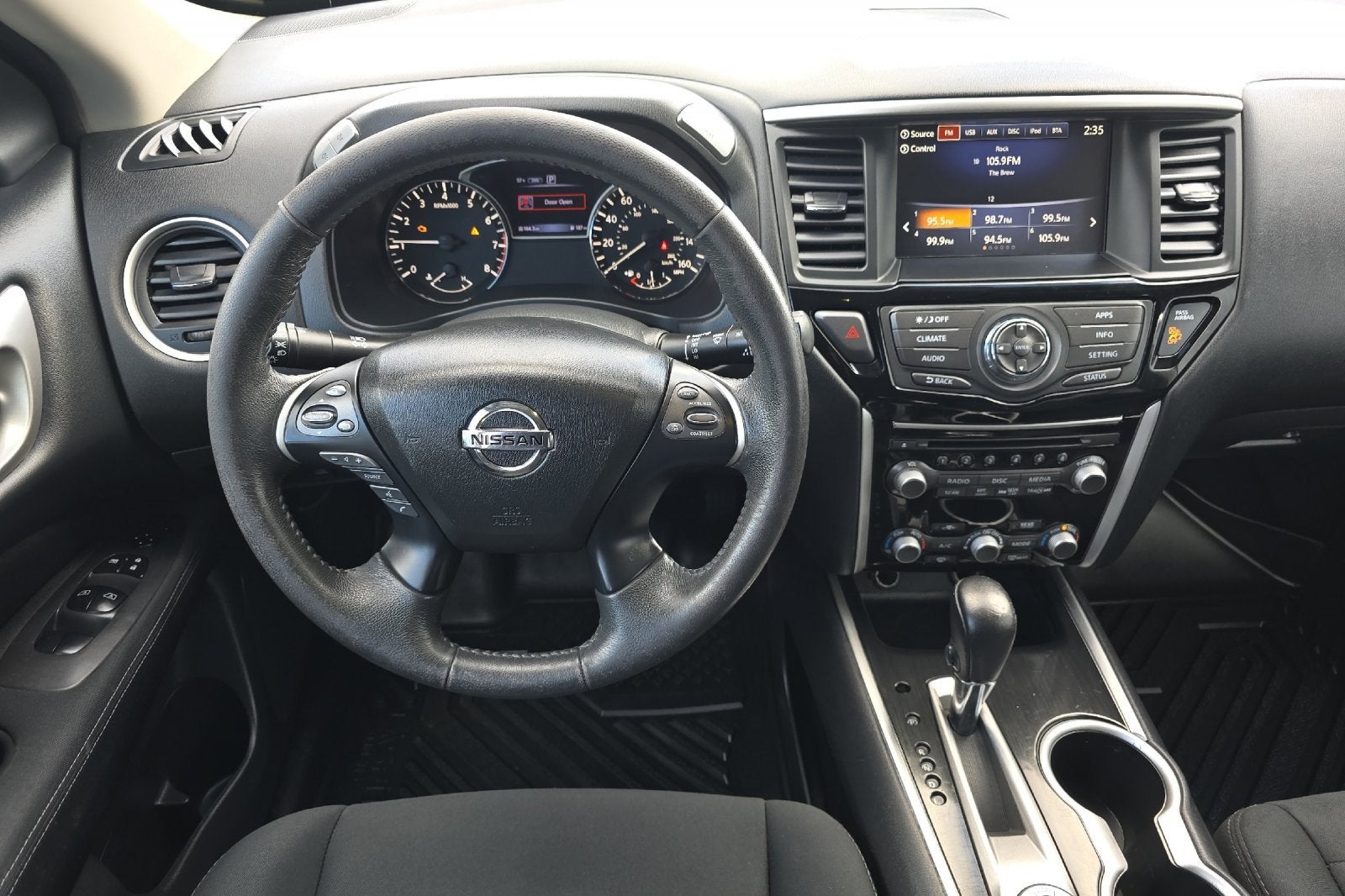 2017 Nissan Pathfinder SV