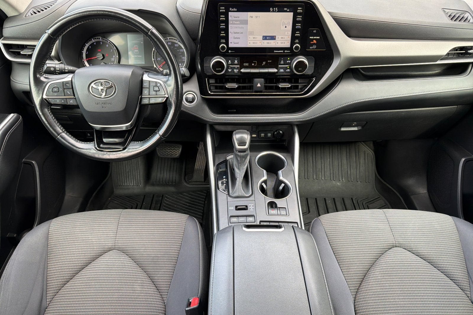2020 Toyota Highlander LE