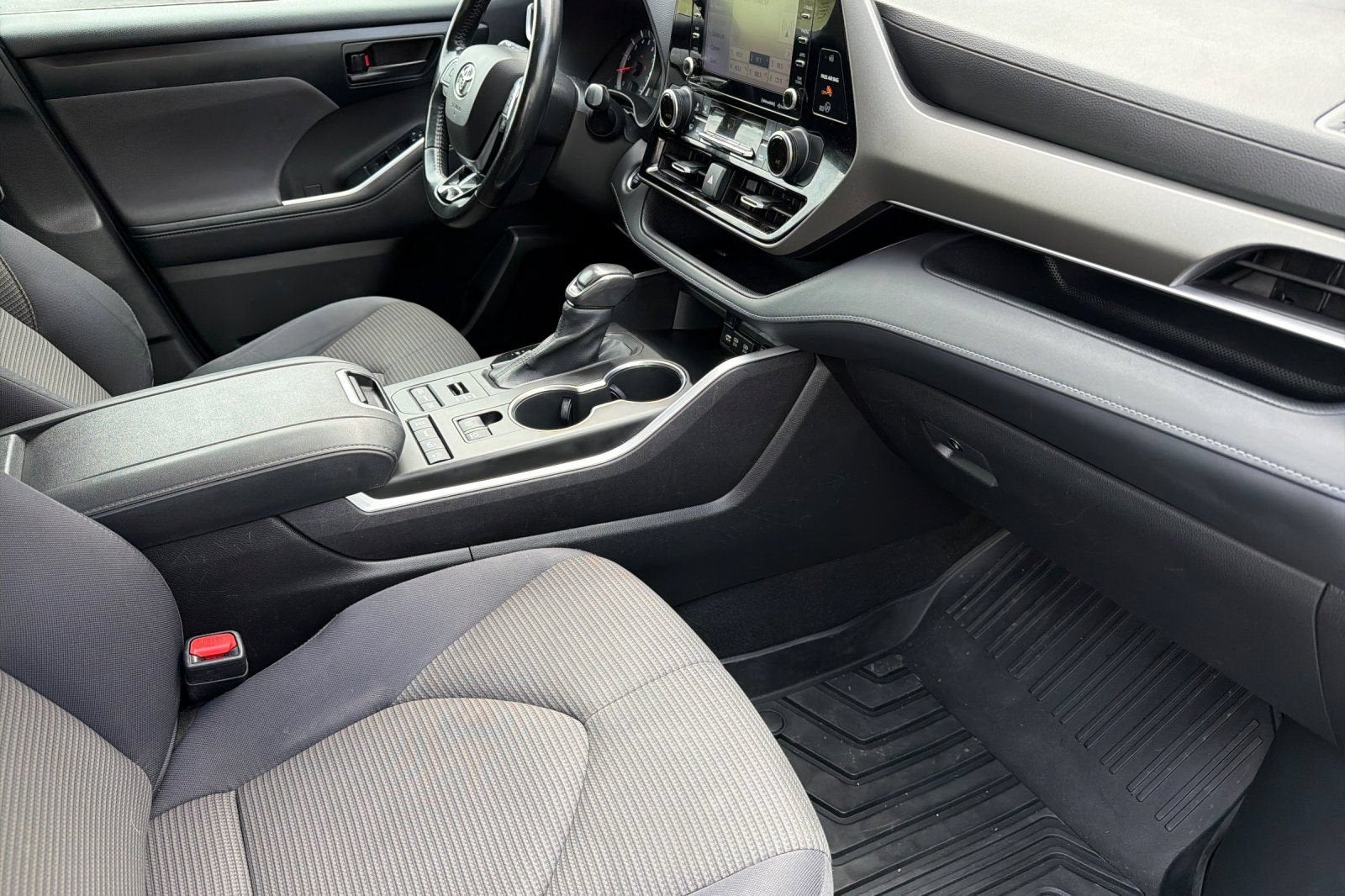 2020 Toyota Highlander LE