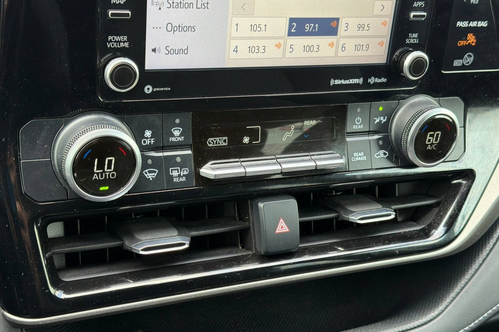 2020 Toyota Highlander LE