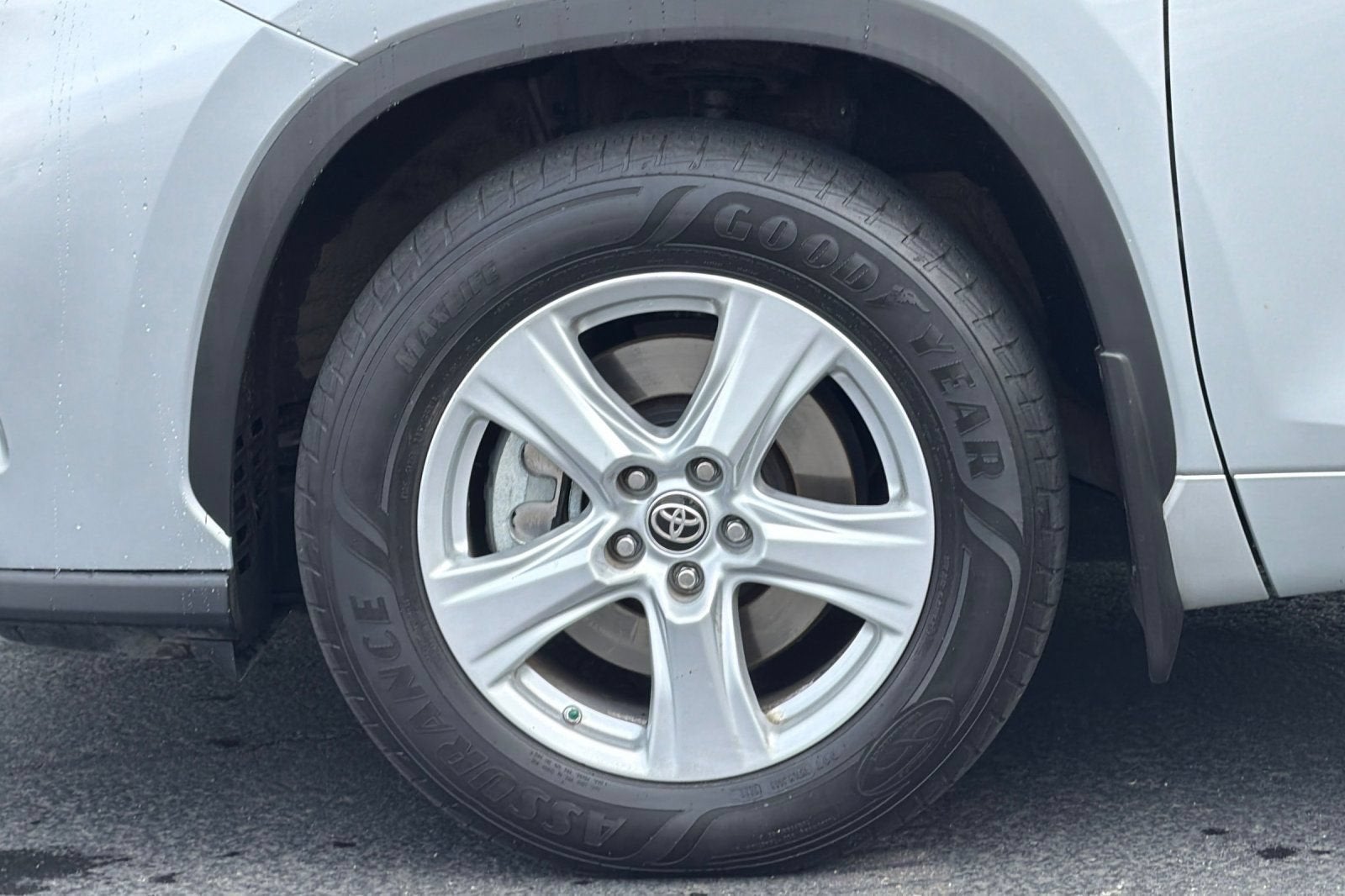 2020 Toyota Highlander LE
