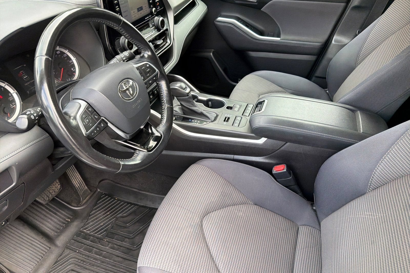 2020 Toyota Highlander LE