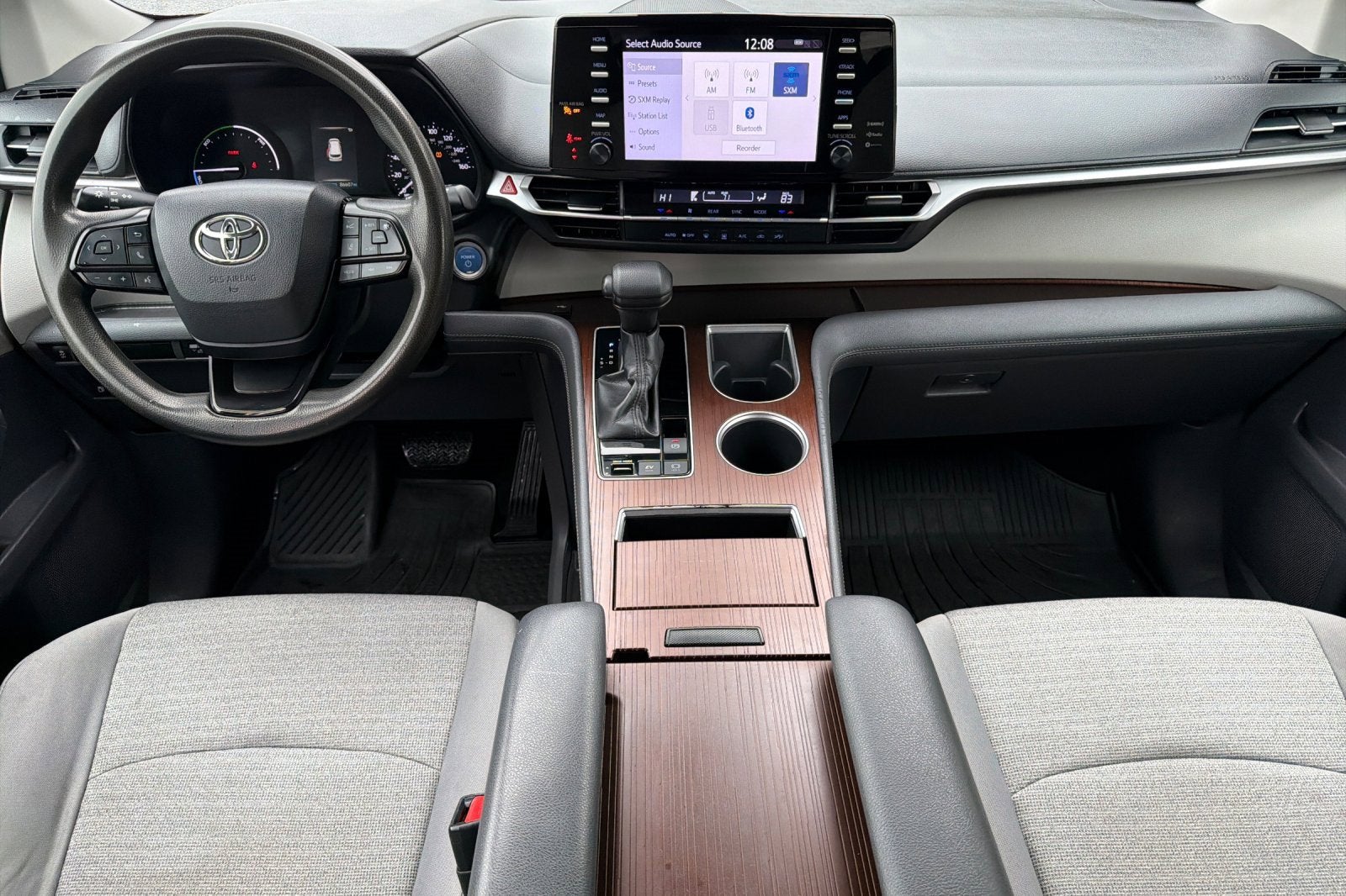 2022 Toyota Sienna LE