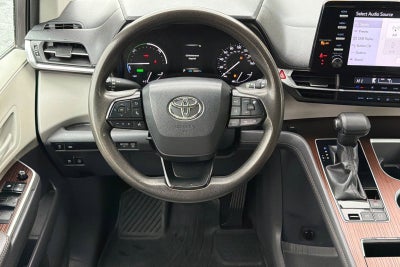 2022 Toyota Sienna LE