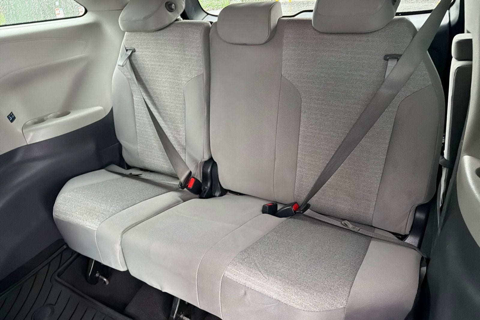 2022 Toyota Sienna LE