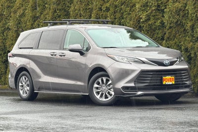 2022 Toyota Sienna LE