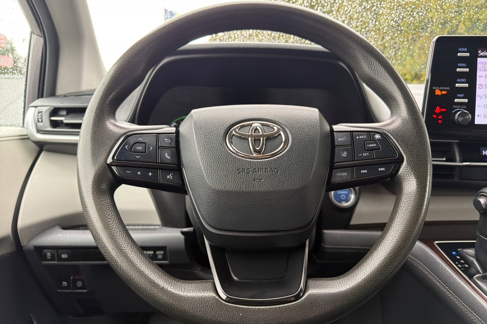 2022 Toyota Sienna LE